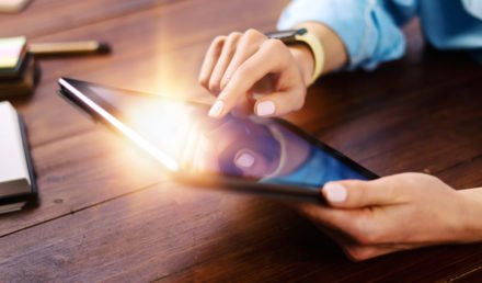 cca_insights_tablet_clicking